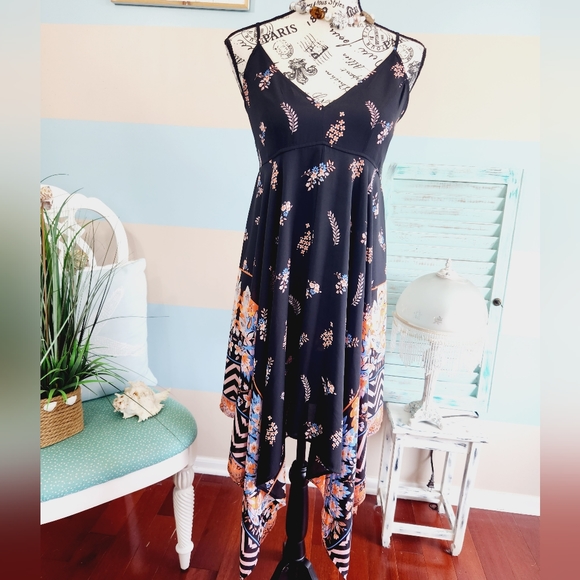 Express Floral Handkerchief Dress - Picture 6 of 10